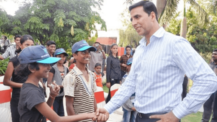 akshay kumar charity