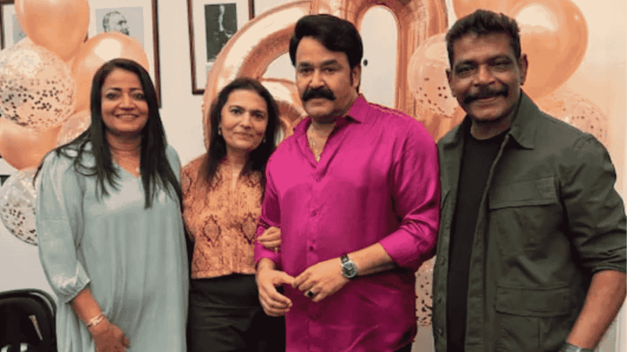 Mohanlal, Suchitra, Shanthi Antony, Antony Perumbavoor