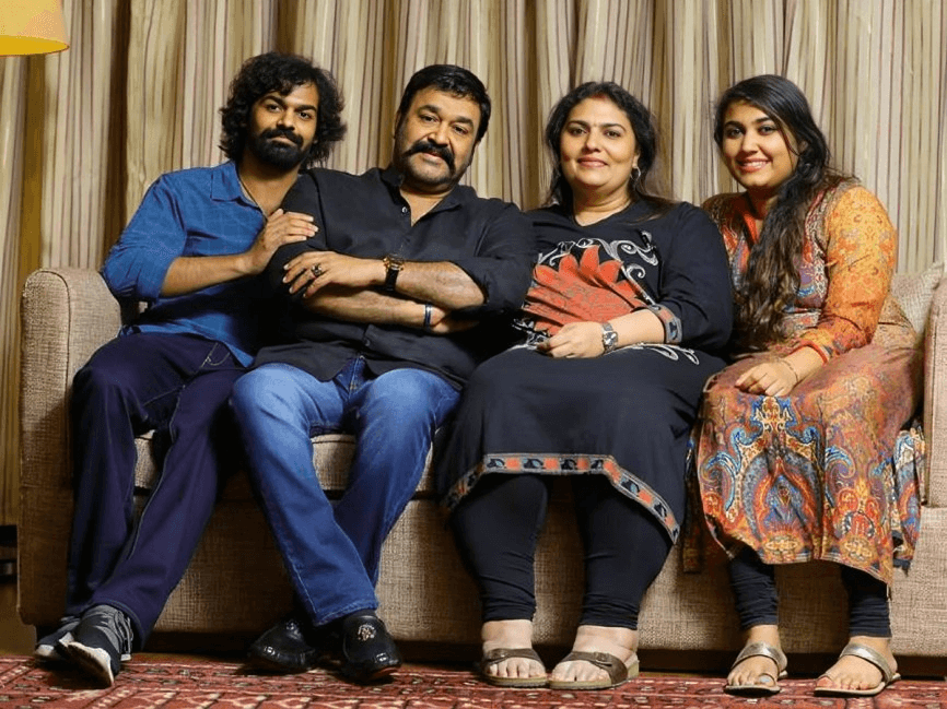 Mohanlal with his wife Suchitra and children Pranav and Vismaya